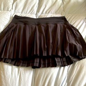 Lululemon Pleated black skirt 6